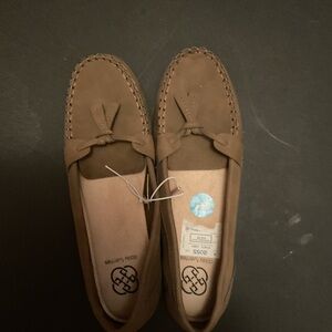 Daisy Fuentes Tan Loafers 10 wide 10w